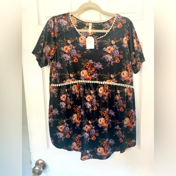 mts Tops - 14) NWT Velvety floral top